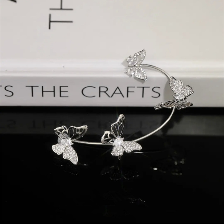 Women'S Elegant Butterfly Ear Cuffs - No-Piercing Ear Hooks, Synthetic Gemstone Accents, Everyday & Formal Jewelry for Parties, Weddings, Everyday Outfits - Non-Piercing Ear Clips for Sensitive Light Beige, Party Accessories, Whimsical Design, Delicate Cr - الصورة 25